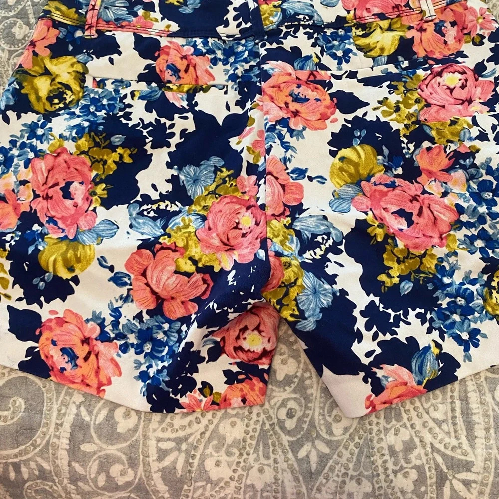NWOT Isaac Mizrahi cotton blend floral shorts size 8 - Picture 2 of 7